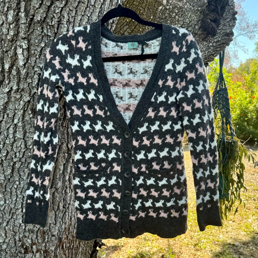 Anthropologie HWR Wool Gray and pink Scottie Dog Trot v-neck cardigan.Size M